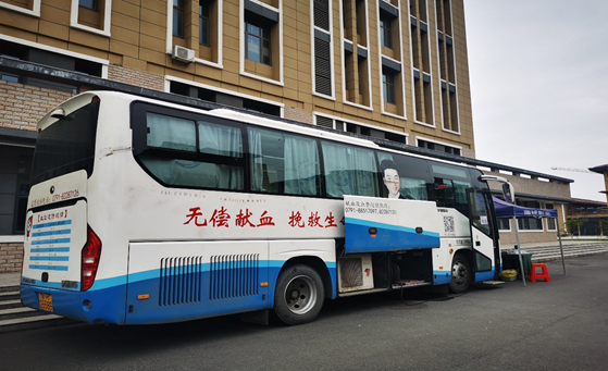 江西工商职业技术学院组织师生参加无偿献血活动